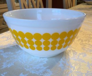 Vintage Pyrex Yellow Polka Dot Mixing Nesting Bowl 402 1.  5 Qt.  - Usa