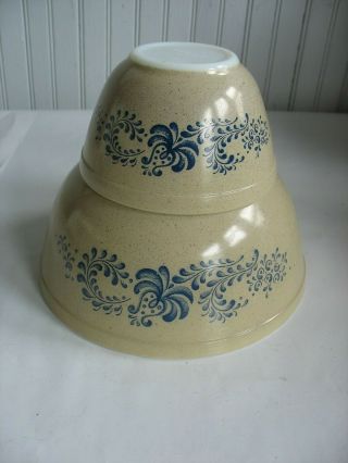 Vintage Glass Pyrex Homestead 2 Piece Nesting Bowl Set Blue And Tan 401 & 403