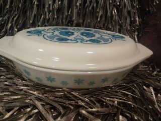 Vintage Blue Snowflake Divided Casserole Dish 1 1/2 Qt Blue Horizon Lid Pyrex