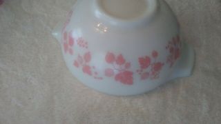 Pyrex Pink Gooseberry 443 2.  5 Qt pink on white Mixing Bowl 4