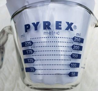 Vtg Pyrex Glass Measuring Cup 1 Cup 8oz.  Blue Writing CORNING 4