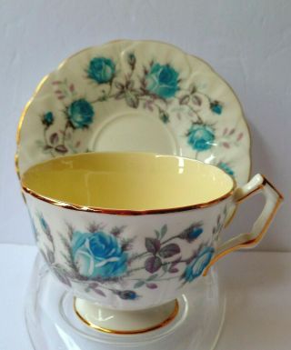 Lovely Aynsley Bone China England Tea Cup & Saucer With Garland Of Blue Roses