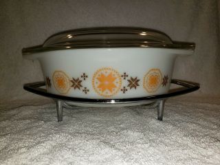 Vintage Pyrex Town & Country 043 Oval Casserole Dish with Lid and stand.  1 1/2 QT 6