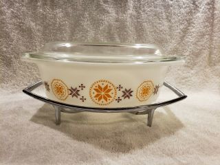 Vintage Pyrex Town & Country 043 Oval Casserole Dish with Lid and stand.  1 1/2 QT 8