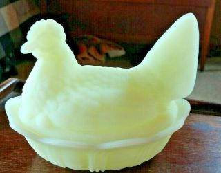 Vtg.  Fenton Custard Satin Glass Hen On Nest Covered Dish Inside And Bottom Marks