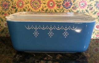 Pyrex Snowflake Blue Garland 1 1/2 Pt.  Vintage Refrigerator Dish & Lid 0502
