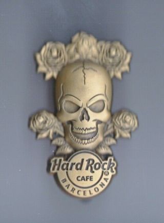 Hard Rock Cafe Pin: Barcelona 3d Gold Skull With Roses Le300