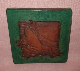 American Arts & Crafts Pottery Tree Frog Tile Plaque Matte Green Bisque Signed W