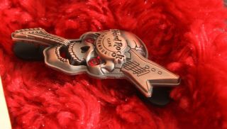 Hard Rock Cafe Pin GOTHENBURG 3D SKULL Gem jewel Eyes Guitar Skandinavian copper 2