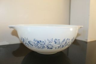 Vintage Pyrex Colonial Mist White Blue Flowers Cinderella Mixing Bowl 2.  5 L 443