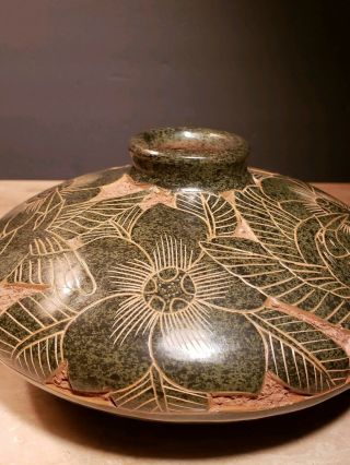 Clay Pottery Signed By Nicaraguan Artist Pedro Guerrero.  Hummimg Birds / Flowers