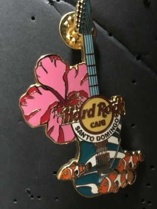 Hard Rock Cafe Santo Domingo Fish Guitar Pin (b)