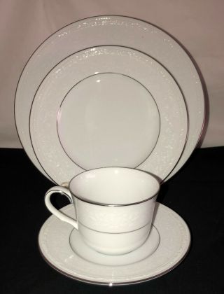 4 Pc Noritake White Scapes Whitecliff Platinum Plates & Cup/saucer Set 4251