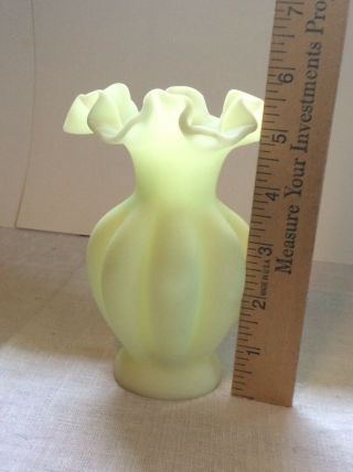 Vintage Green Vase Uranium Glows Under Black Light Vaseline UNSIGNED Fenton 2