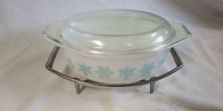 Vintage Pyrex White Snowflake Oval Casserole With Lid & Stand 80 Base Hot Plate