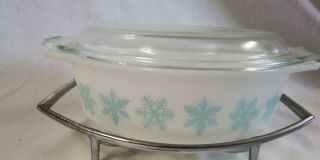Vintage Pyrex White Snowflake Oval Casserole with Lid & Stand 80 BASE HOT PLATE 2