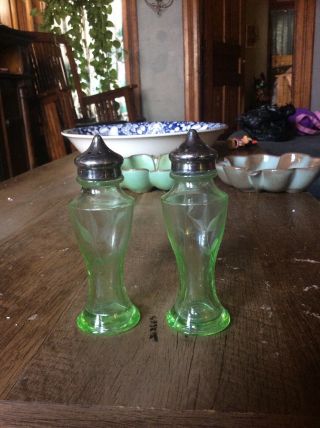 Vintage Depression Hazel Atlas Green Glass Salt Pepper Shakers Etched Glass