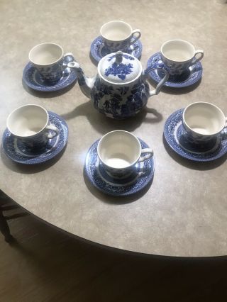 Blue Willow Teapot With 6 Cups And Saucers