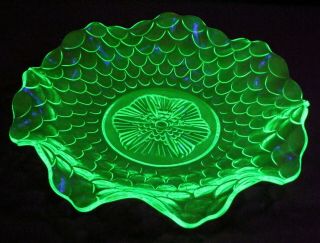 Bagley Art Deco Green Uranium Glass Fish Scale Pattern Serving Plate - 10 " Dia