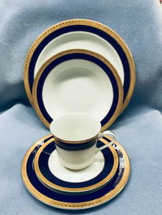 Horchow 5 Piece Place Setting White With Cobalt Blue And Gold Trim