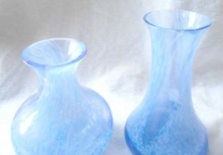 Caithness Scotland 2 x blue swirl small bud glass vases vgc 4