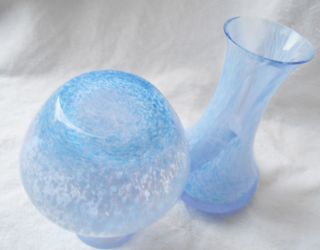 Caithness Scotland 2 x blue swirl small bud glass vases vgc 5