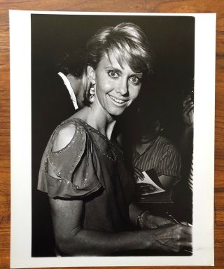 8x10 Photograph Of Olivia Newton - John 1983