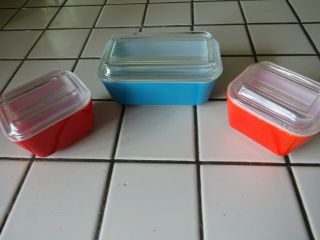 3 Vintage Pyrex Refrigerator Dishes W/double Rib Lids - Blue/red/orange