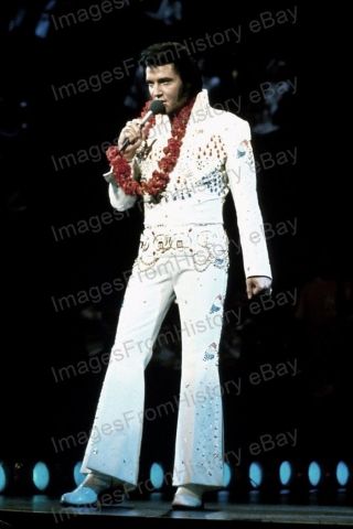 8x10 Print Elvis Presley Performaning On Stage 1970 