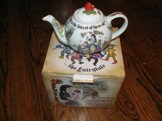 Cardew Design Snow White Teapot 2 Cups Or 18 Oz.  Apple Lid Nib