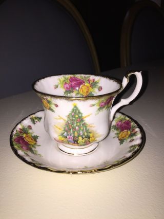 Vintage Royal Albert Country Roses Christmas Magic Tea Cup & Saucer Nib 1990