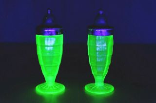 Anchor Hocking Uranium Depression Green Glass Block Optic Salt & Pepper Shakers