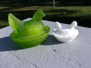 Vintage Westmoreland Glass Green Satin / White Milk Glass Hen On Nest