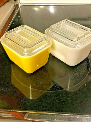 Set Of 2 Vintage Pyrex 501 Small Refrigerator Dishes,  Yellow And White
