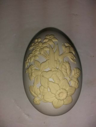 Wedgwood Jasperware Yellow On White Egg Shaped Covered Trinket Box