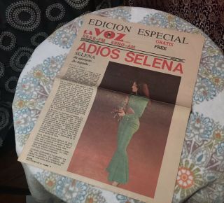 Vintage 1995 Selena Quintanilla " La Voz " Special Ed.  Newspaper " Adios Selena "