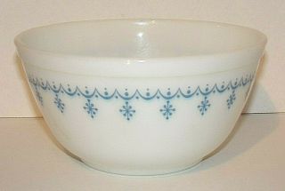 Vintage Pyrex 1 1/2 Qt.  White Mixing Bowl With Blue Snowflake Garland 402