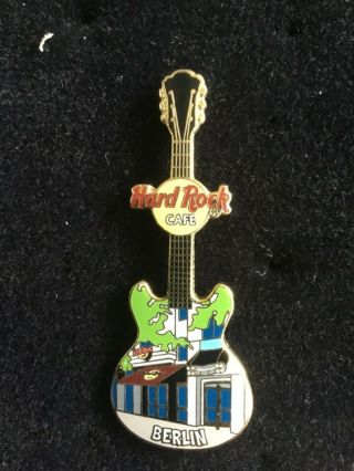 Hard Rock Cafe Berlin Facade Guitar Pin (b)