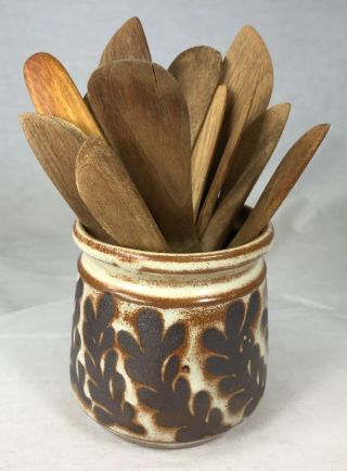 Studio Pottery Jar 3.  5 " Hand Crafted Signed & 13 Hand Carved Wood Spreaders 1982