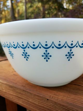 Vintage Pyrex Snowflake Garland 402 Mixing Bowl White Blue 1.  5 Qt 1 1/2 2