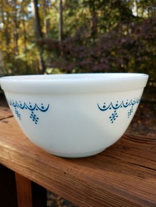 Vintage Pyrex Snowflake Garland 402 Mixing Bowl White Blue 1.  5 Qt 1 1/2 4
