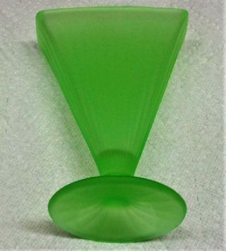 Vintage Art Deco Frosted Green " Vaseline Glass Fan Vase 7.  2 " X 5 " X 3.  25 "