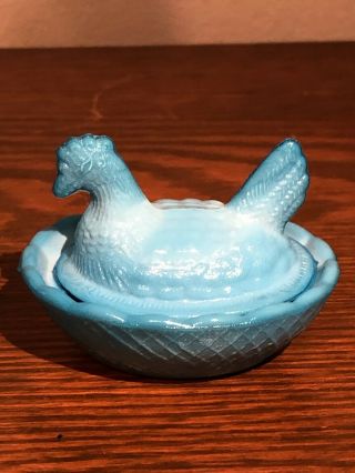 Vintage Westmoreland Miniature Mini Chicken Hen On Nest Salt Dip Milk Glass Dish