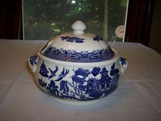 Churchill England Blue Willow Covered Vegetable/ Casserole