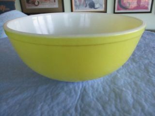 Mid - Century Modern 1950s Large Yellow Pyrex Mixing Bowl