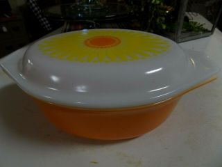 Vintage Pyrex Daisy Oval Casserole with Lid 1.  5 Qt with Box. 3
