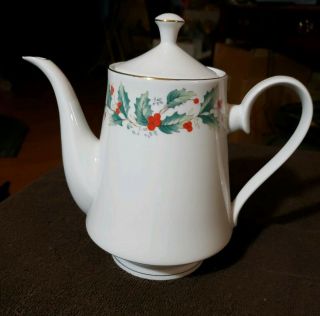 China Pearl Fine Noel Coffee Pot Liling China Christmas Holly Berry