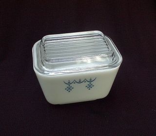 Vintage Pyrex Snowflake Blue Garland Refrigerator Dish 501 2