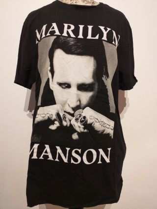 Marilyn Manson Fists Amplified Unisex Official Tshirt Size L