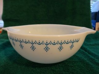Vintage Pyrex White Garland Snowflake 443 Cinderella 2 1/2 Qt Mixing Bowl